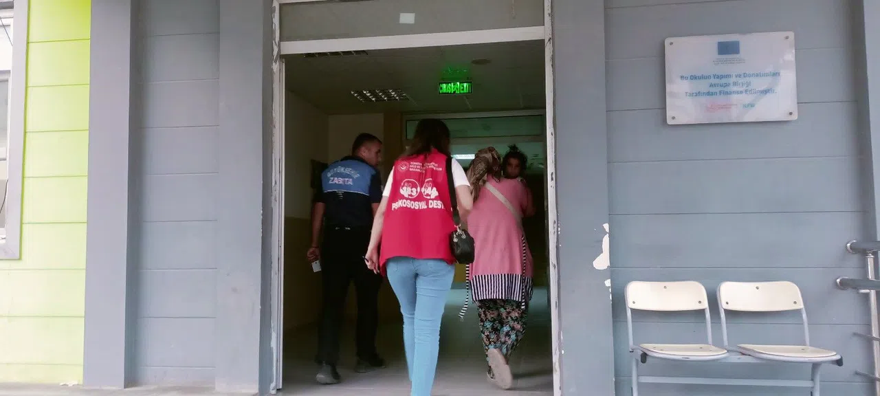 Evlatlarıyla Duygu Sömürüsü Yapan Dilenci Kadınlar Yakalandı