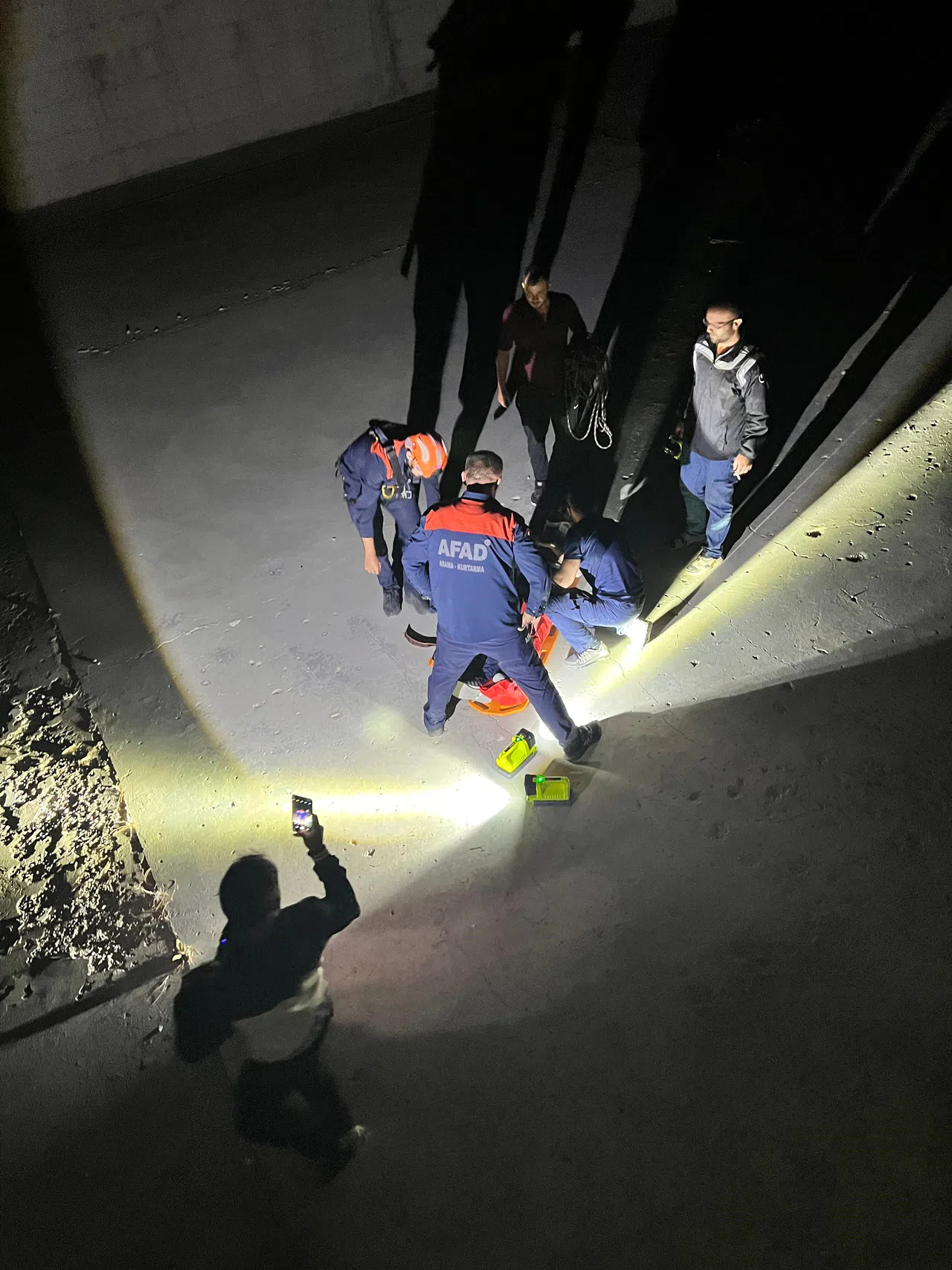 Baraj Kenarında Alkol Alırken 4 Metre Yükseklikten Düştü