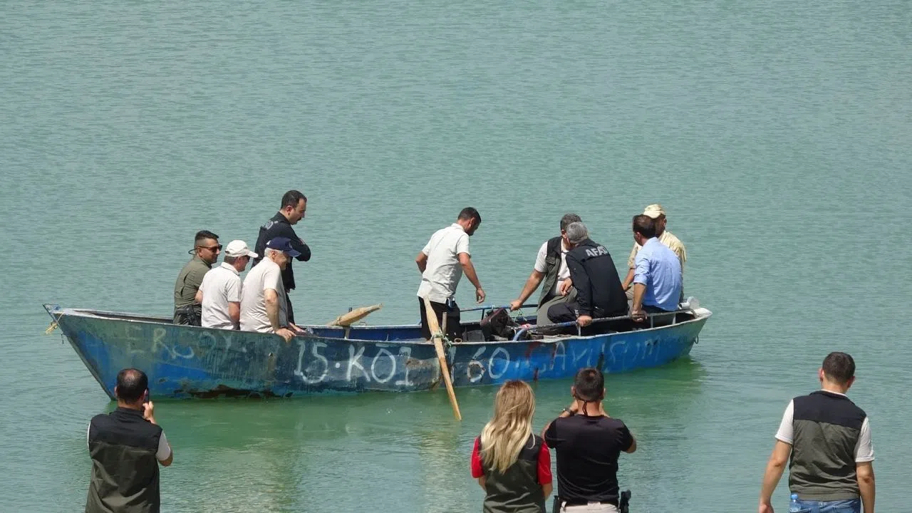 Baraja Düşen Eğitim Uçağındaki Pilotlar Kurtarıldı
