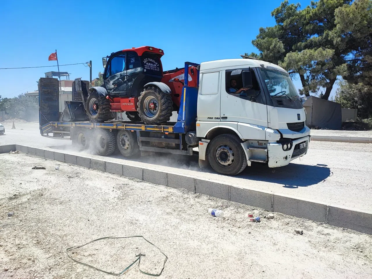 Belediye’nin Bitiremediği Yol, Vatandaşı Toza Buladı