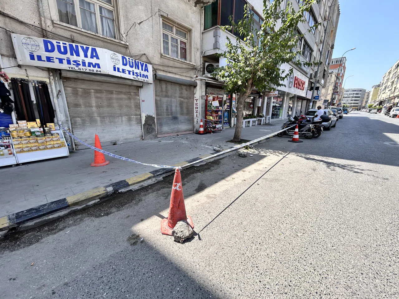 Binadan Kopan Taş Parçaları Korkuttu