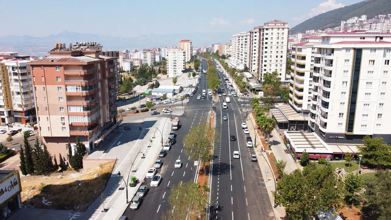 Kahramanmaraş’ta Burası Gündüz Bulvar, Gece Yarış Pisti