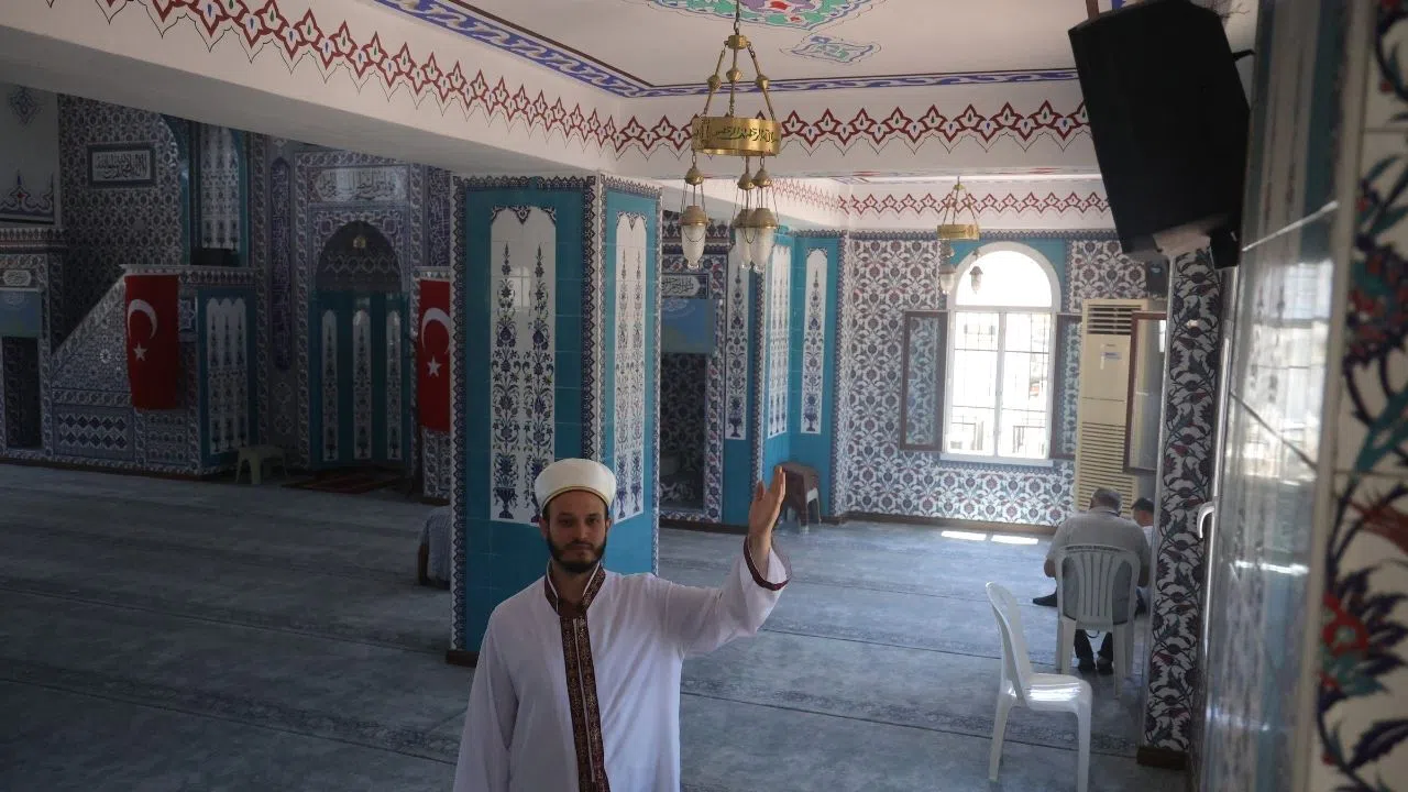 Camide Huzuru Bulan Kuşlara Cemaatten Merhamet Koruması