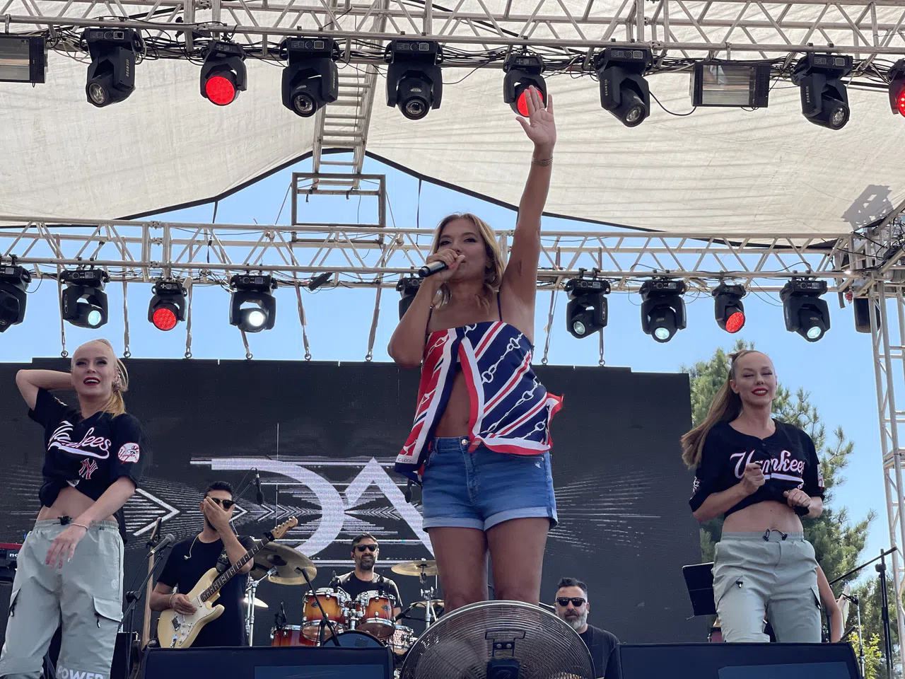 Çocuk Şenliği'nde Demet Akalın Rüzgarı