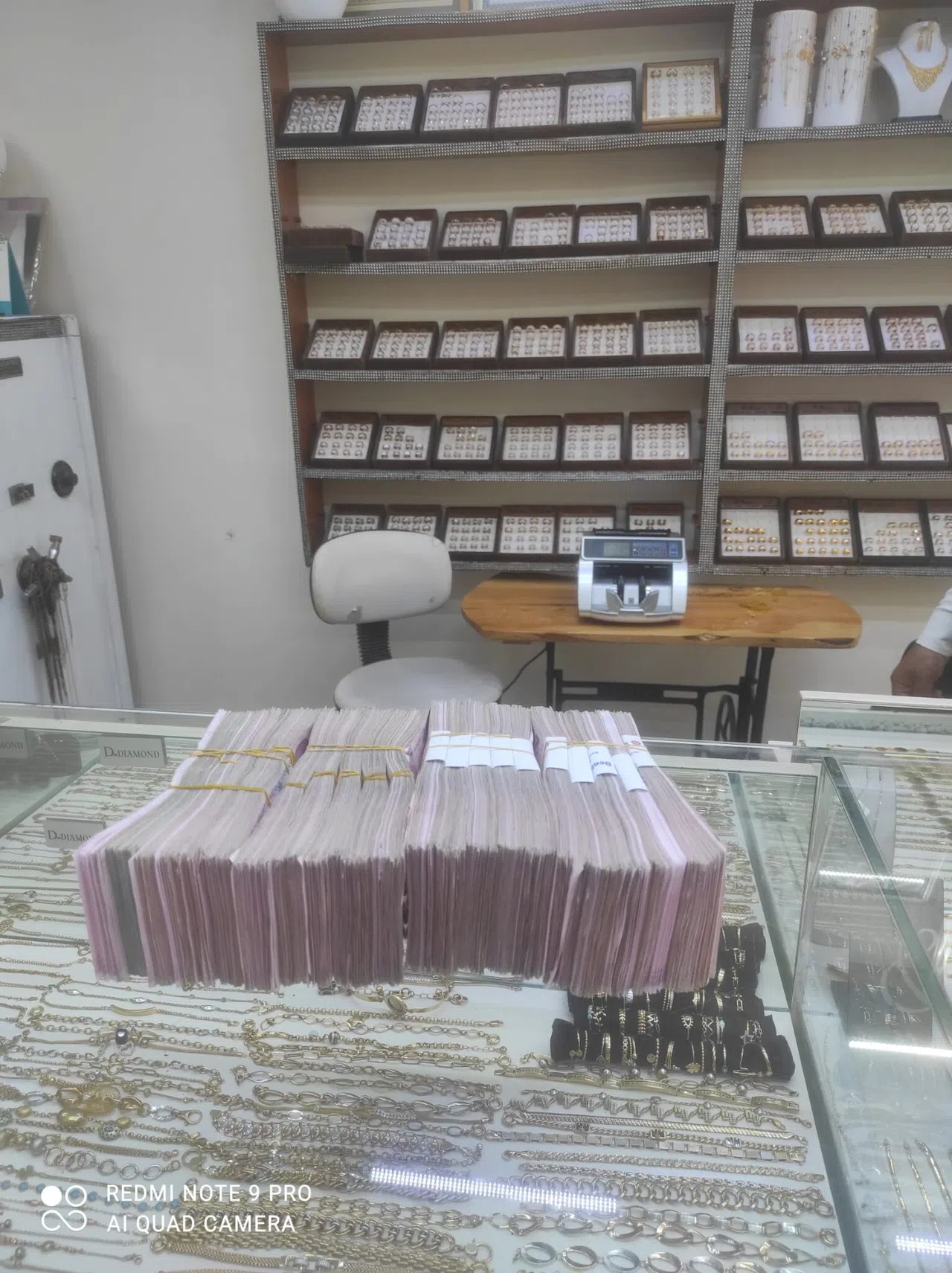 Dolandırıcılara 380 Bin TL Gönderecekken Polis Engelledi