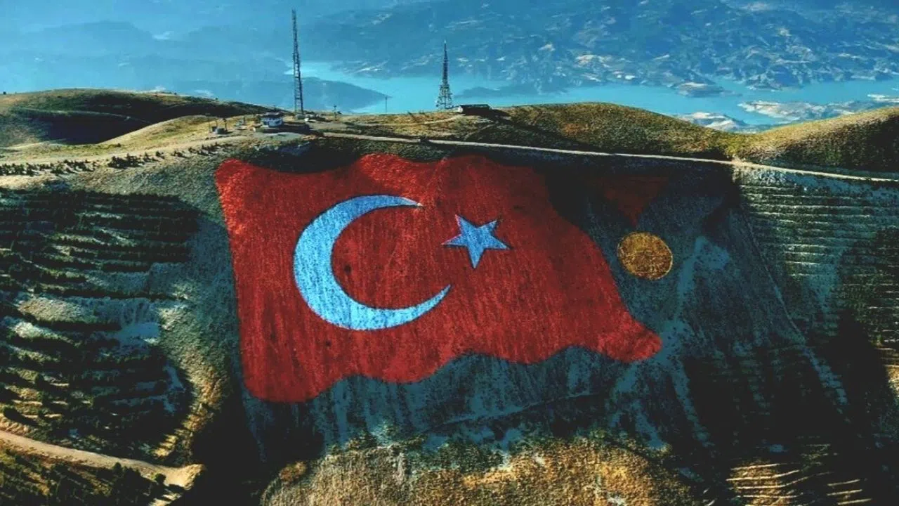 Dünyanın En Büyük Türk Bayrağı Kahramanmaraş’ta Dalgalanıyor