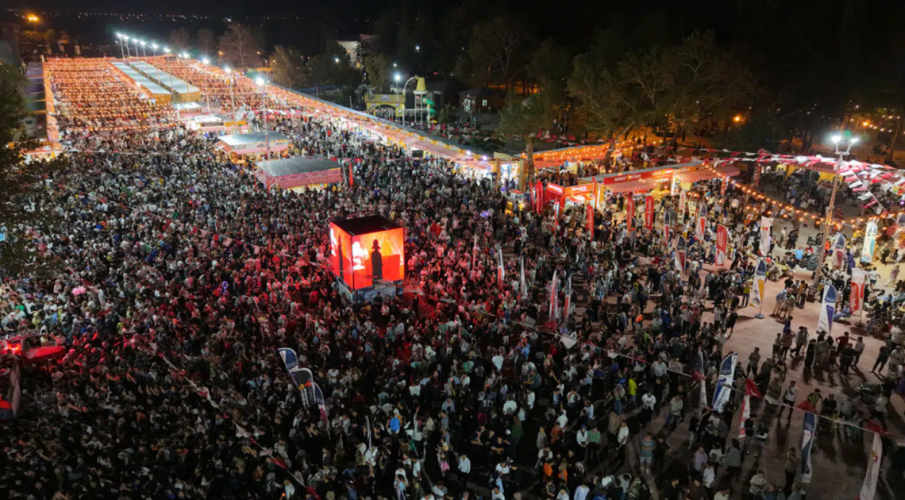 Ağustos Fuarı’nda Eğlenceli Yarışma: Aileler Sahnede