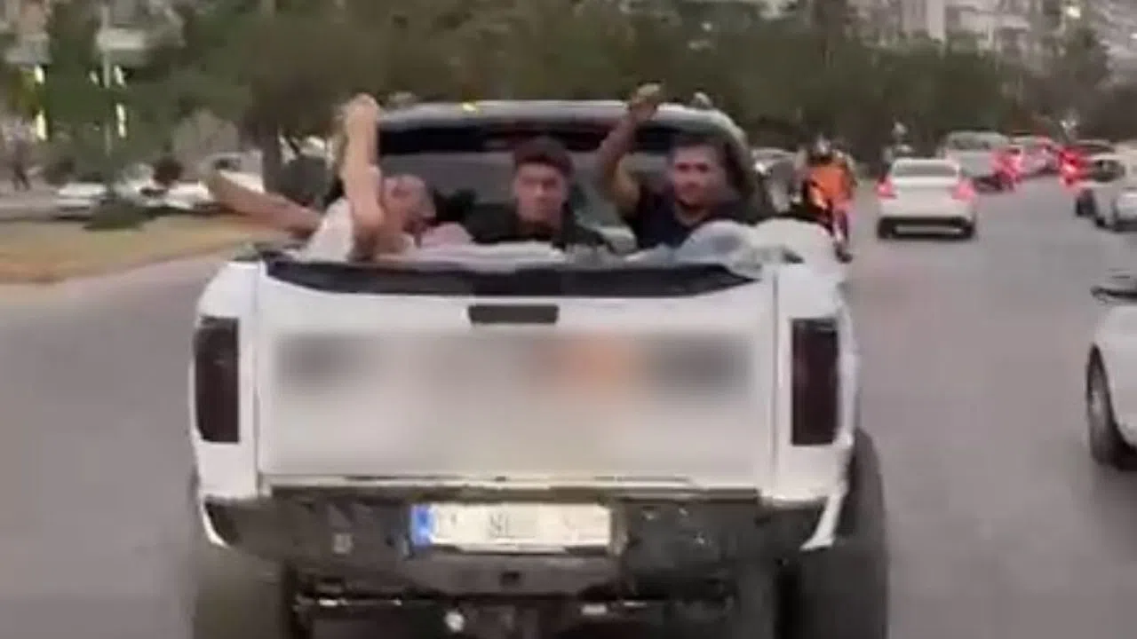 Aracın Kasasını Havuza Çevirdi