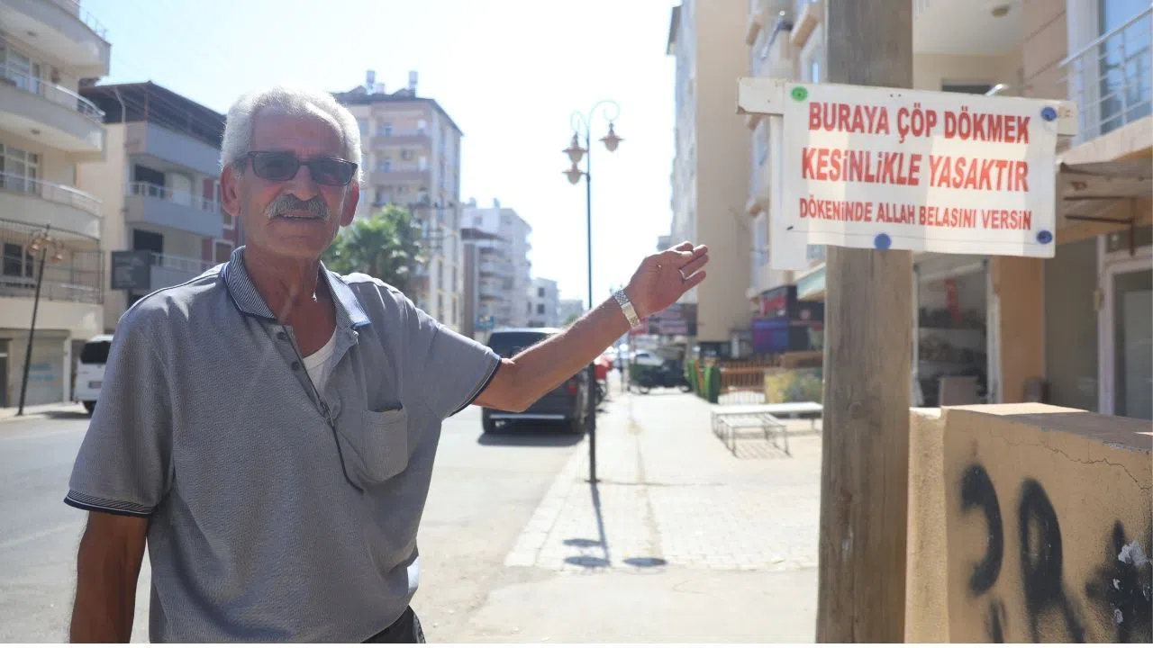 Esnafın Astığı Tabela Çöp Sorununu Bitirdi