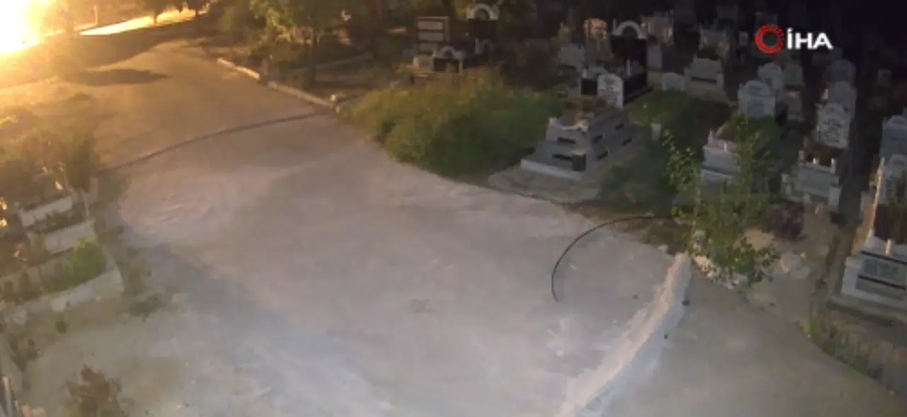 Gece Mezarlıkta Uyuşturucu İddiası