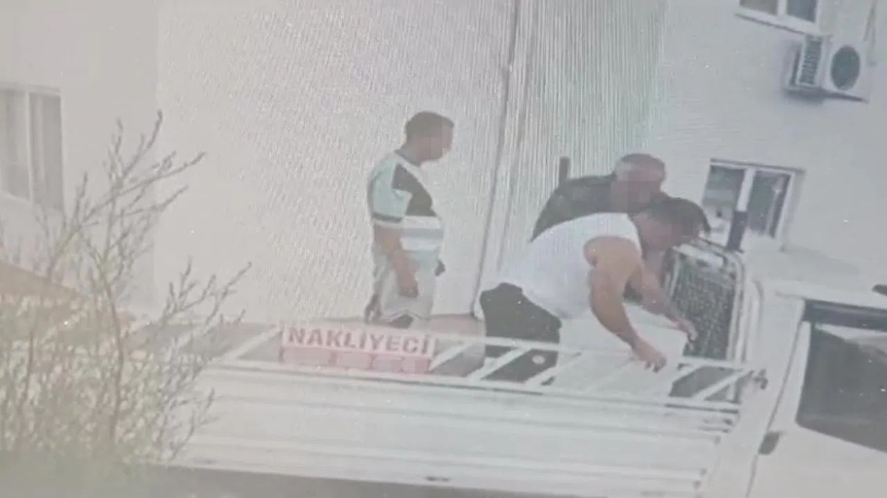 Genç Kadın Eve Döndüğünde Tüm Eşyalarını Kaybolmuş Halde Buldu