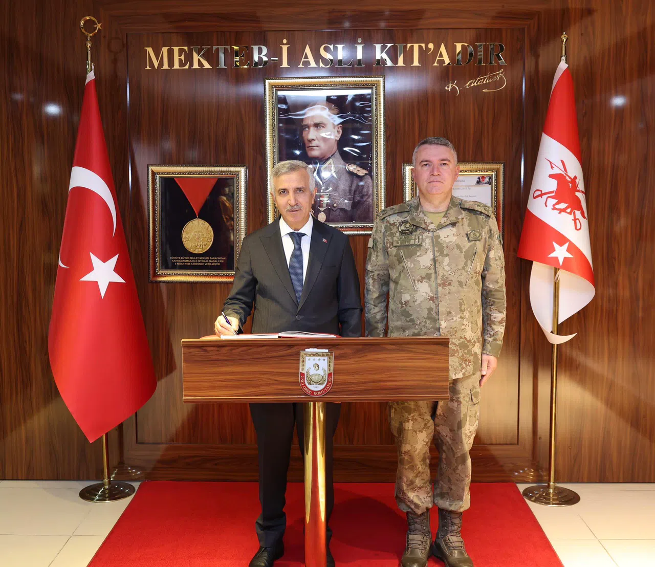 Vali Ünlüer’den Tümgeneral Tolga Genç’e Tebrik Ziyareti