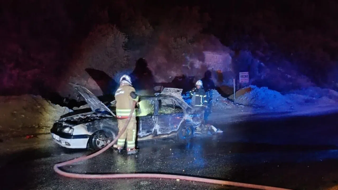 Alevler Otomobilleri Küle Çevirdi, Maddi Zarar Büyük