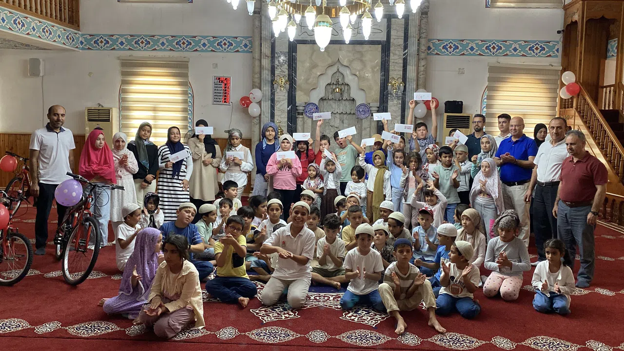 İmam,Çeyrek Asırdır Çocukları Ödüllendiriyor
