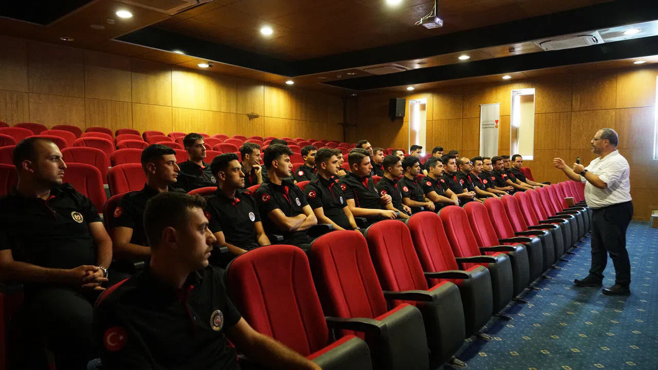 Kahramanmaraş'ta Yeni İtfaiye Erlerine İş Sağlığı Eğitimi
