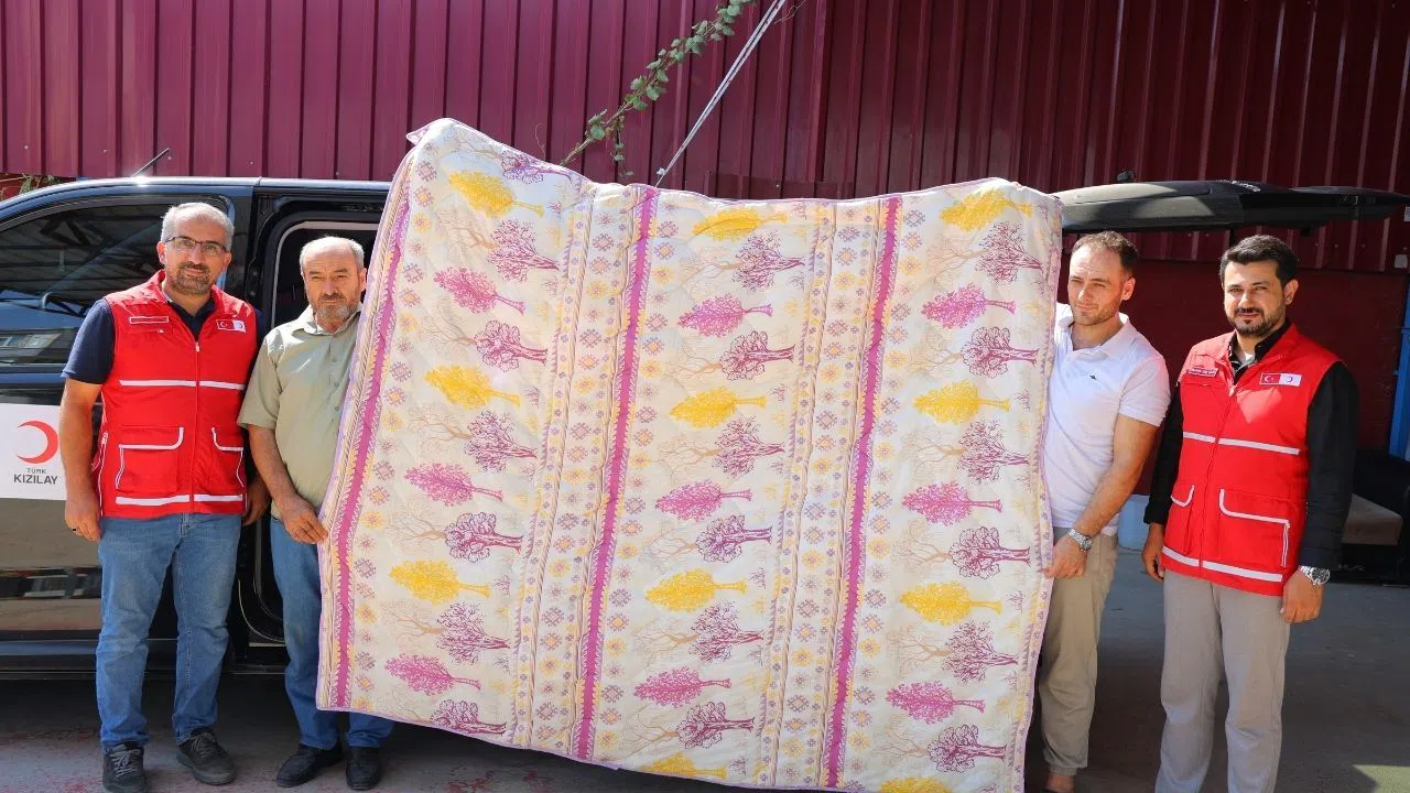 Kahramanmaraşlı Yorgancı, Üretiminden Bin Yorganı Kızılay’a Bağışladı