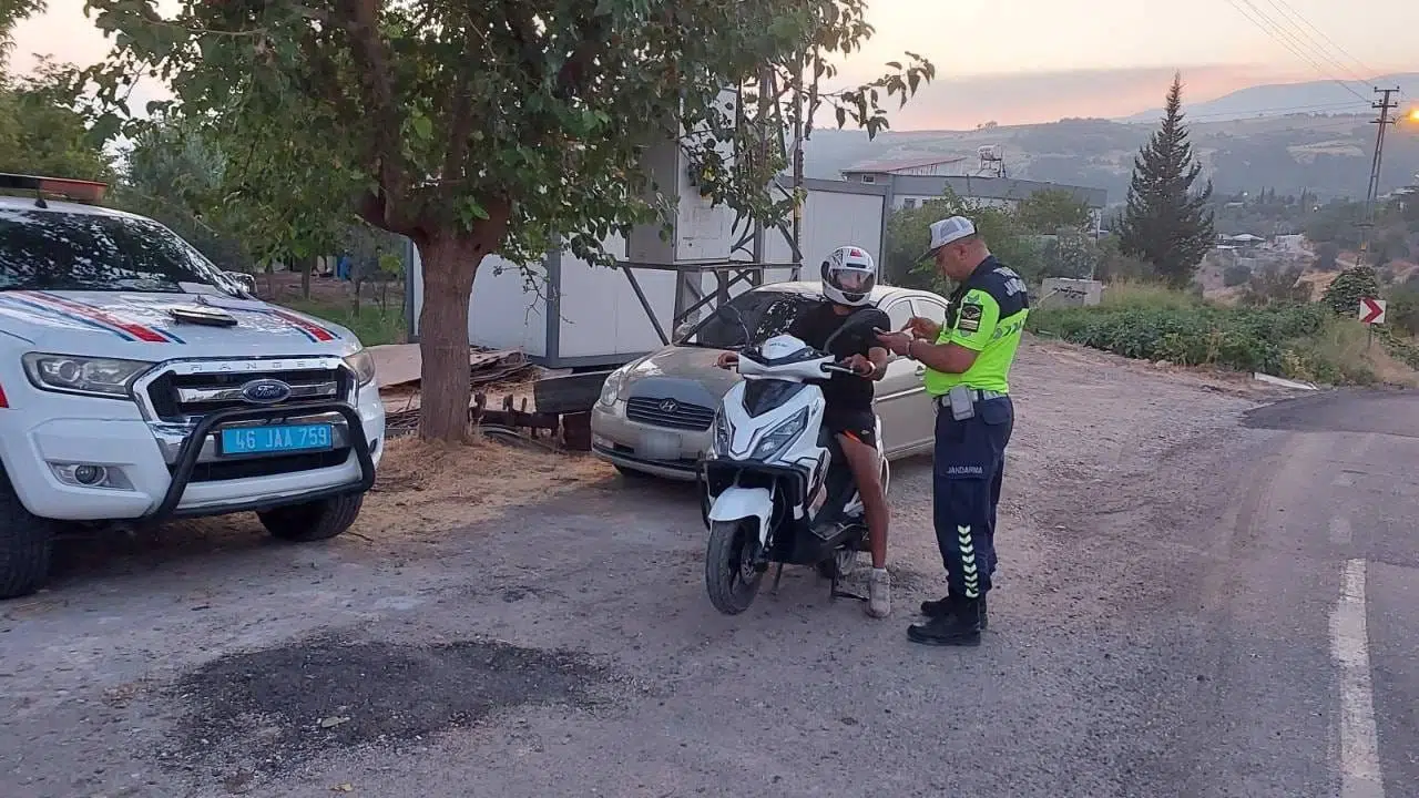 Kahramanmaraş’ta Jandarma Trafikte Sıkı Denetim Uyguladı