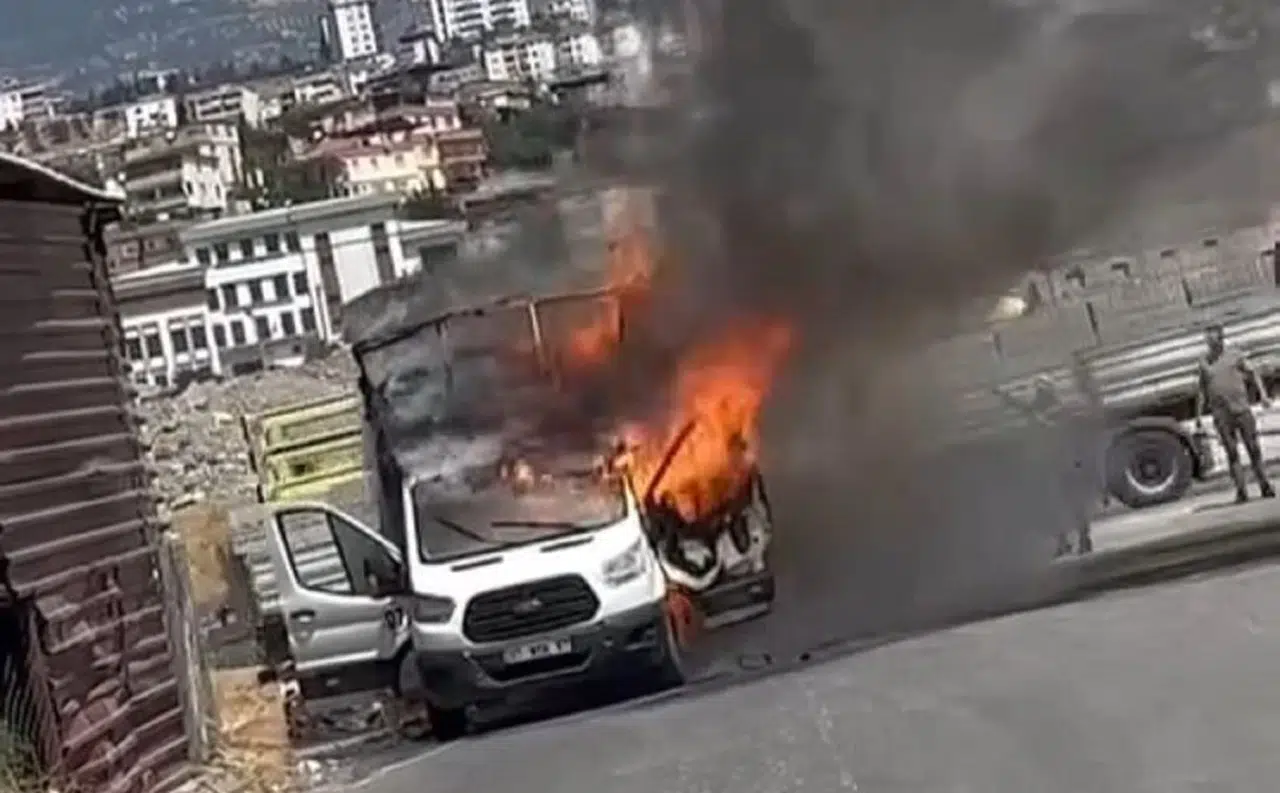 Kahramanmaraş’ta Seyir Halindeki Araç Alev Alev Yandı