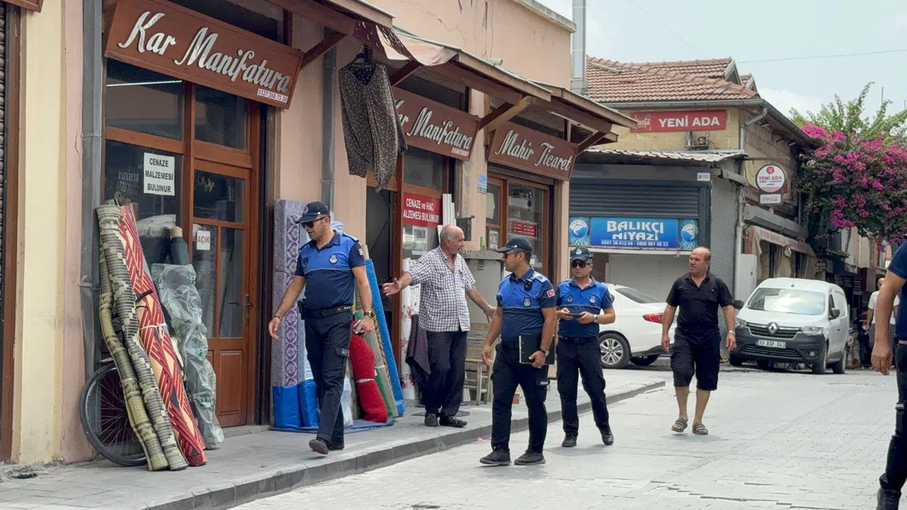 Kaldırımları İşgal Eden Tezgahlar Kaldırıldı