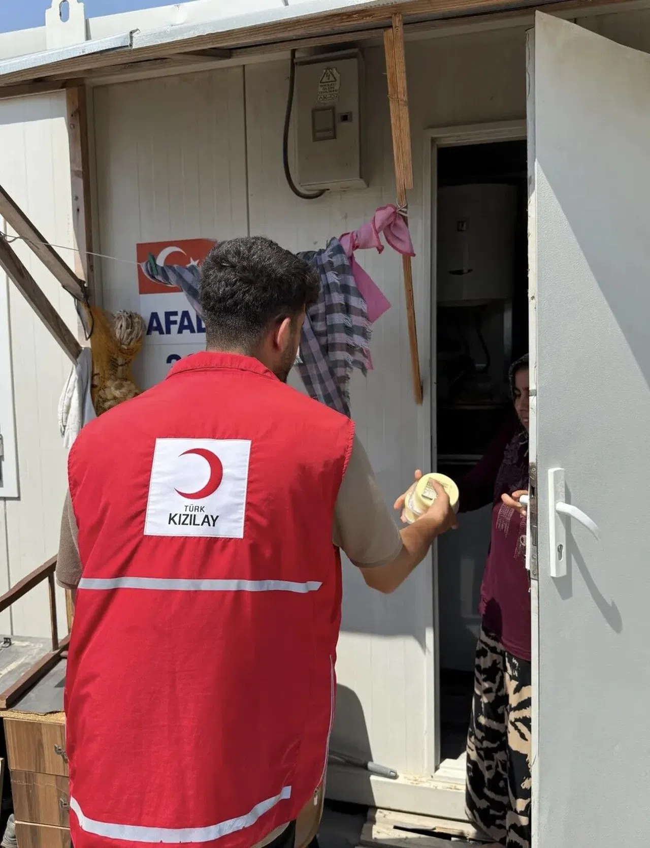 Kızılay'dan Konteyner Kentteki Depremzedelere Kahvaltılık Desteği