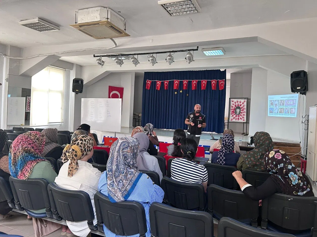 Madde Bağımlılığı Bilgilendirmesi Polisler Tarafından Yapıldı