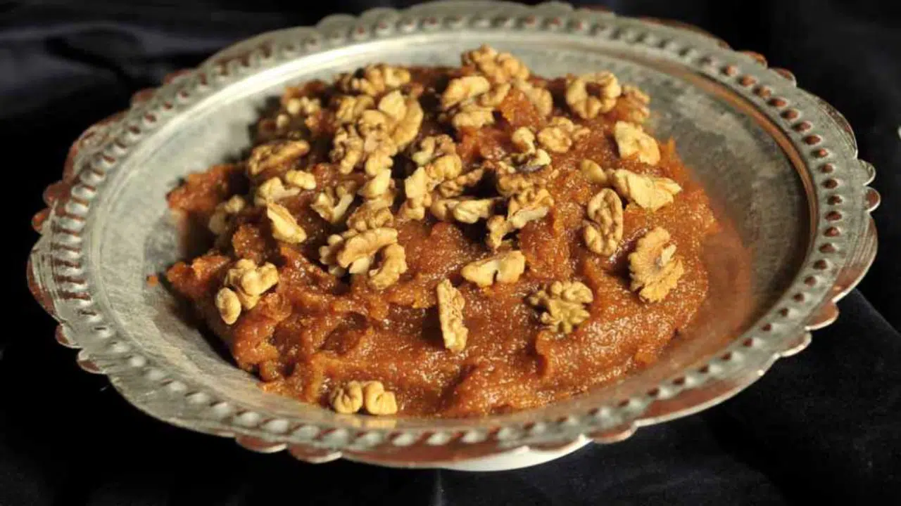 Maraş Sofralarının Vazgeçilmezi: Cevizli Kırma Tatlısı