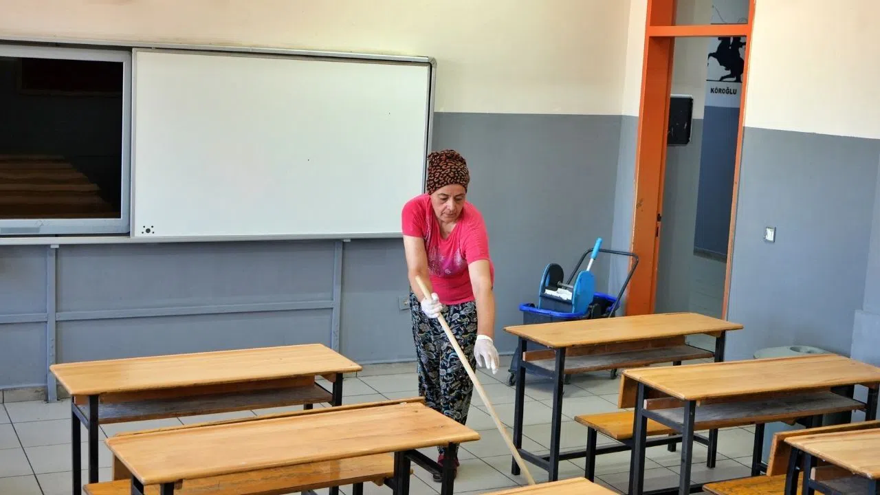 Öğretmenler Okullarını Yeni Yıla Kendi Elleriyle Hazırladılar