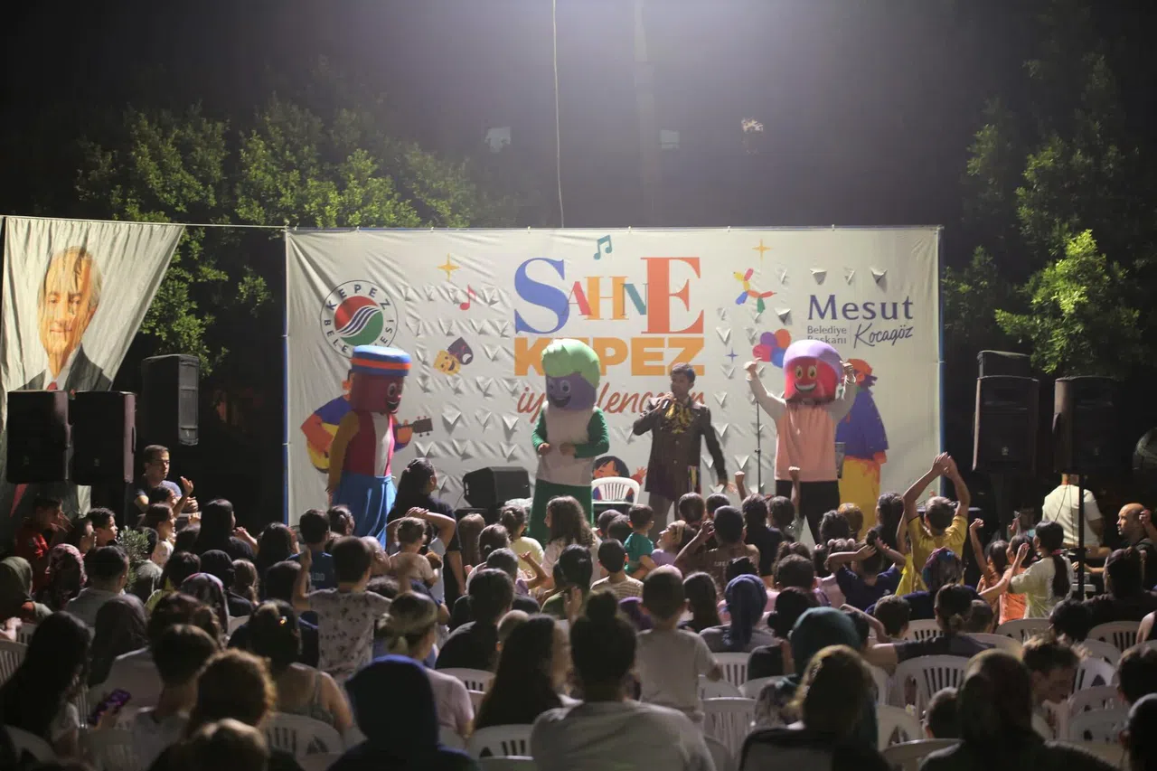 Sanat Sokakta, Eğlence Mahallelerde