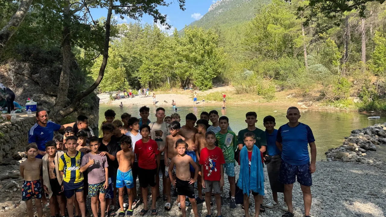 Sporcu Çocuklar Yaz Kampında Hem Eğitildi Hem Eğlendi