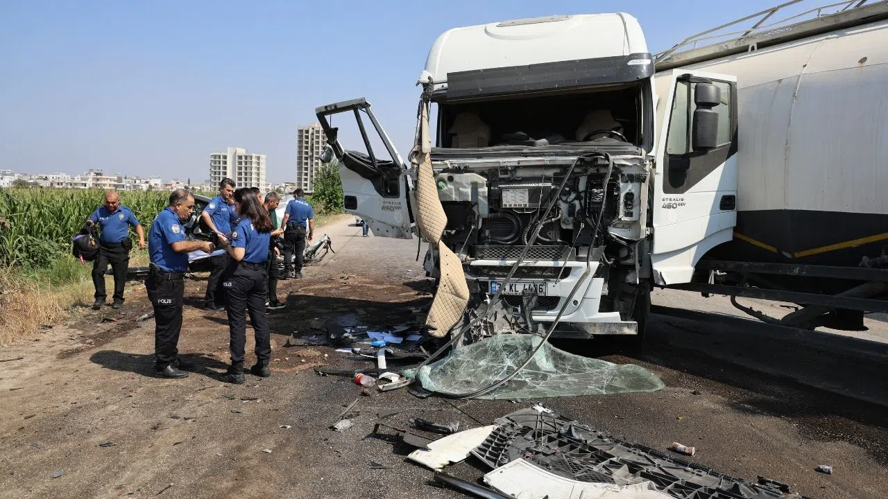 Tanker Otomobile Çarptı: 2 Yaralı