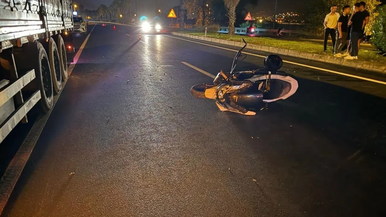 Tıra Çarpan Motosikletli Ağır Yaralandı