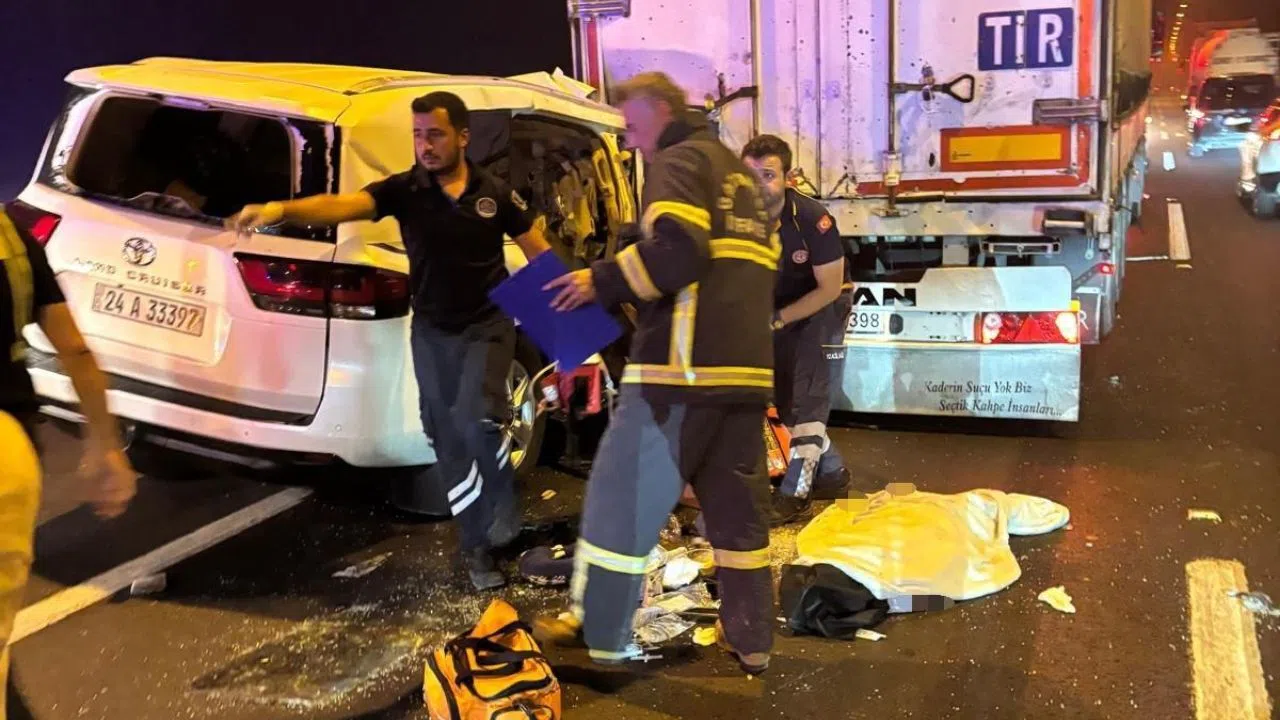 Tünelde Feci Kaza: Cip Park Halindeki Tıra Çarptı