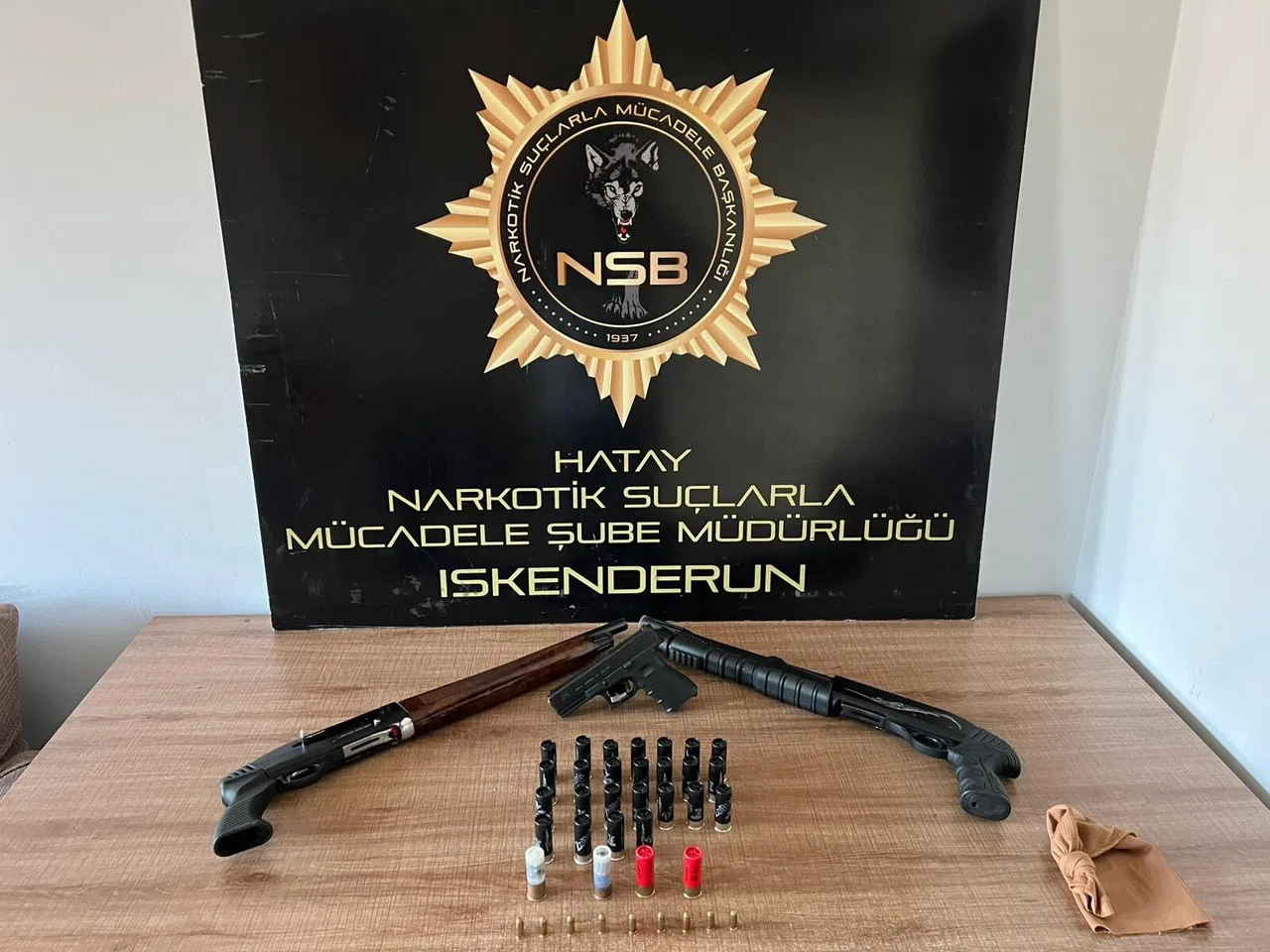 Uyuşturucu Operasyonunda Silah Ve Mühimmat Ele Geçirildi