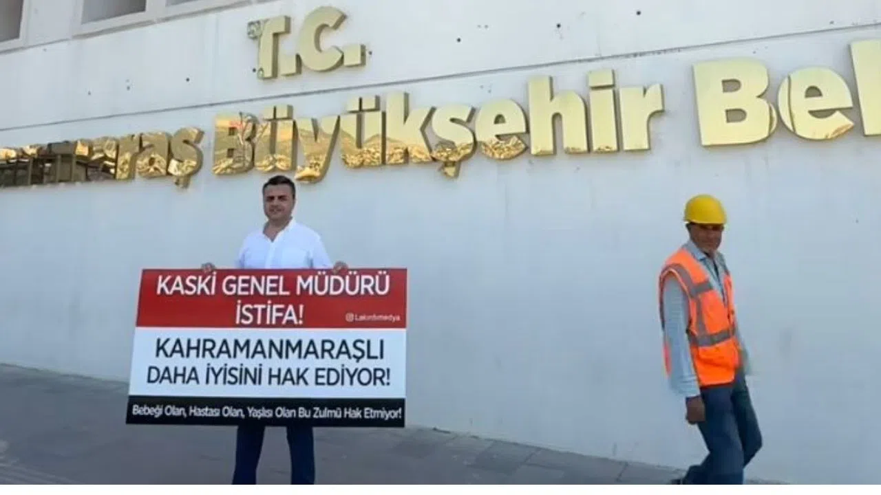 Kahramanmaraş’ta Su Tepkisi: Belediye Önünde “İstifa” Pankartı Açıldı