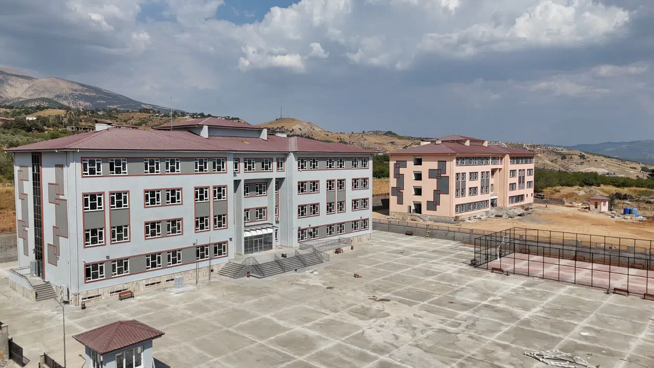 Toplu Konut Bölgelerinde Okul İnşaatları Hızla Yükseliyor