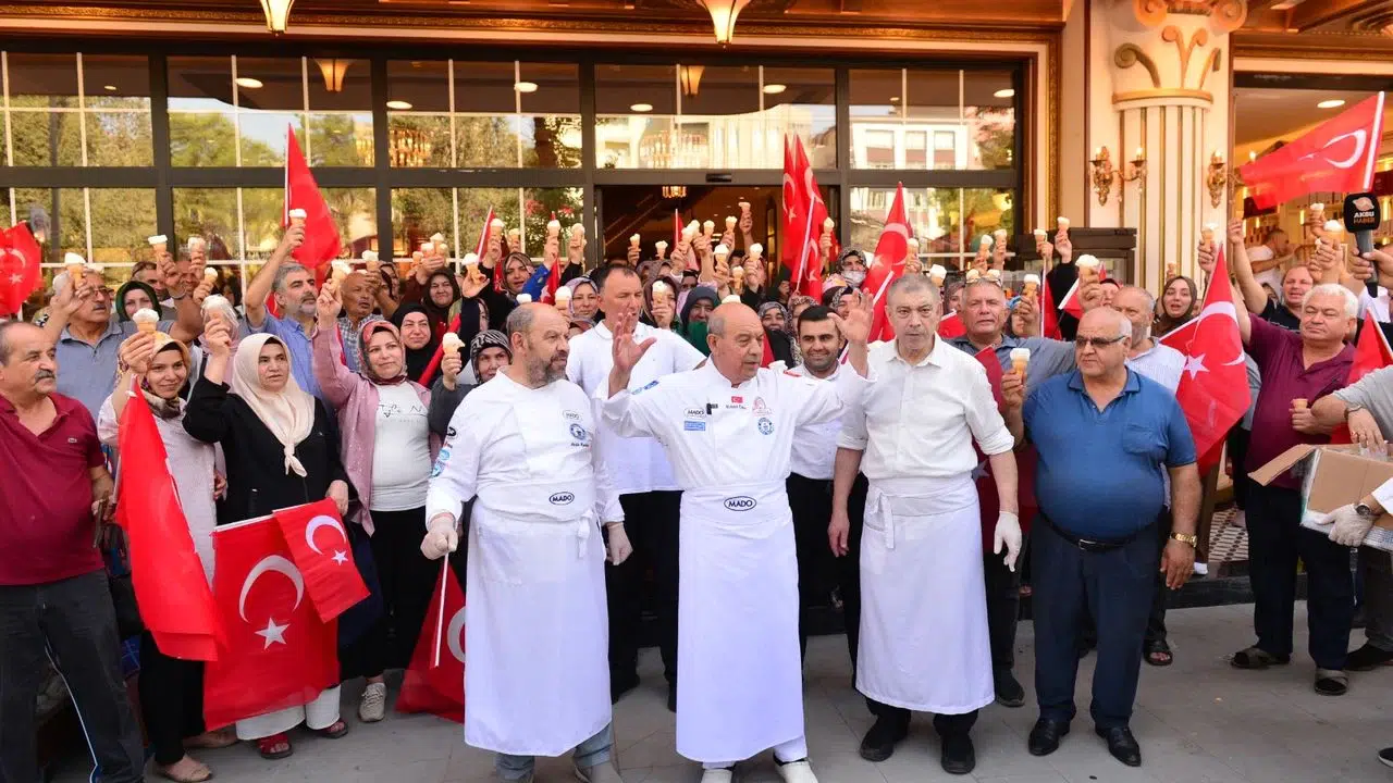 MADO’nun Kutlaması Tiyeskopik Etkiye Dönüştü