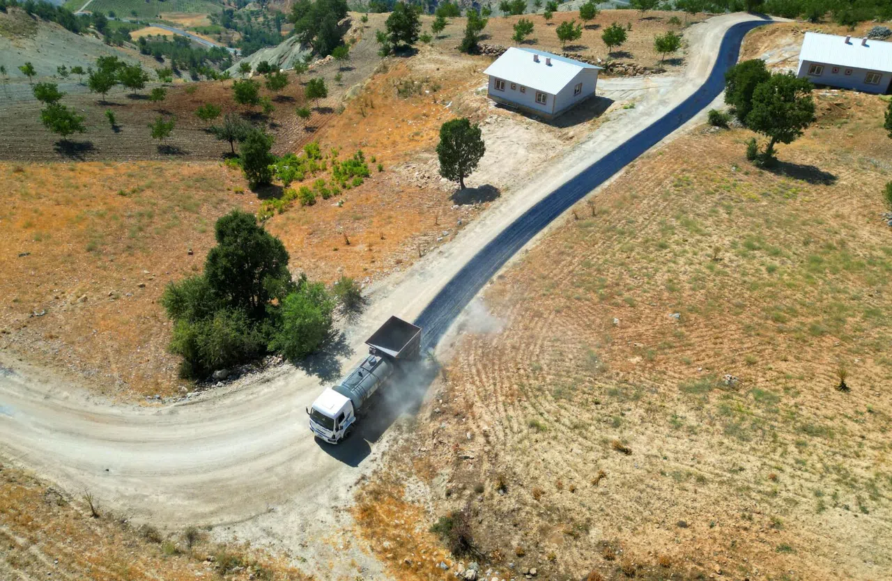 Dulkadiroğlu’nda Kırsal Mahallelere Yol Atağı