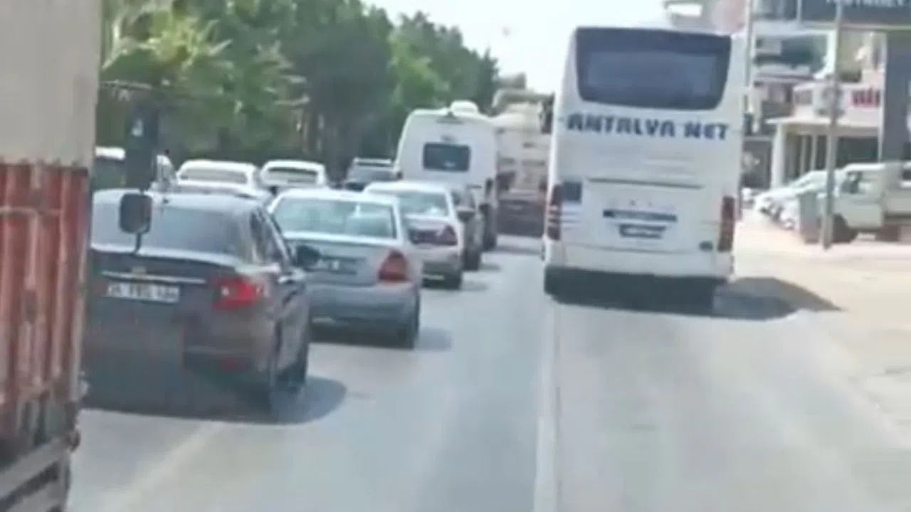 Yoğun Trafikte Ambulans Hastaneye Zor Yetişti