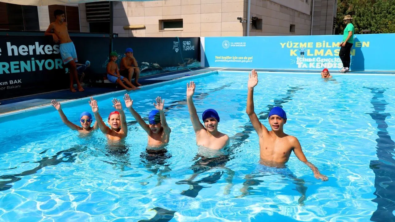 11 Bin 443 Çocuk ve Gence Yüzme Eğitimi Verildi