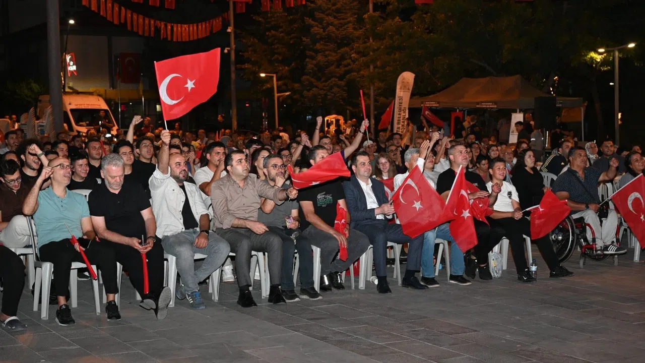 EuroBasket Yarı Final Maçı Dev Ekranda Binlerce Kişiyi Buluşturdu
