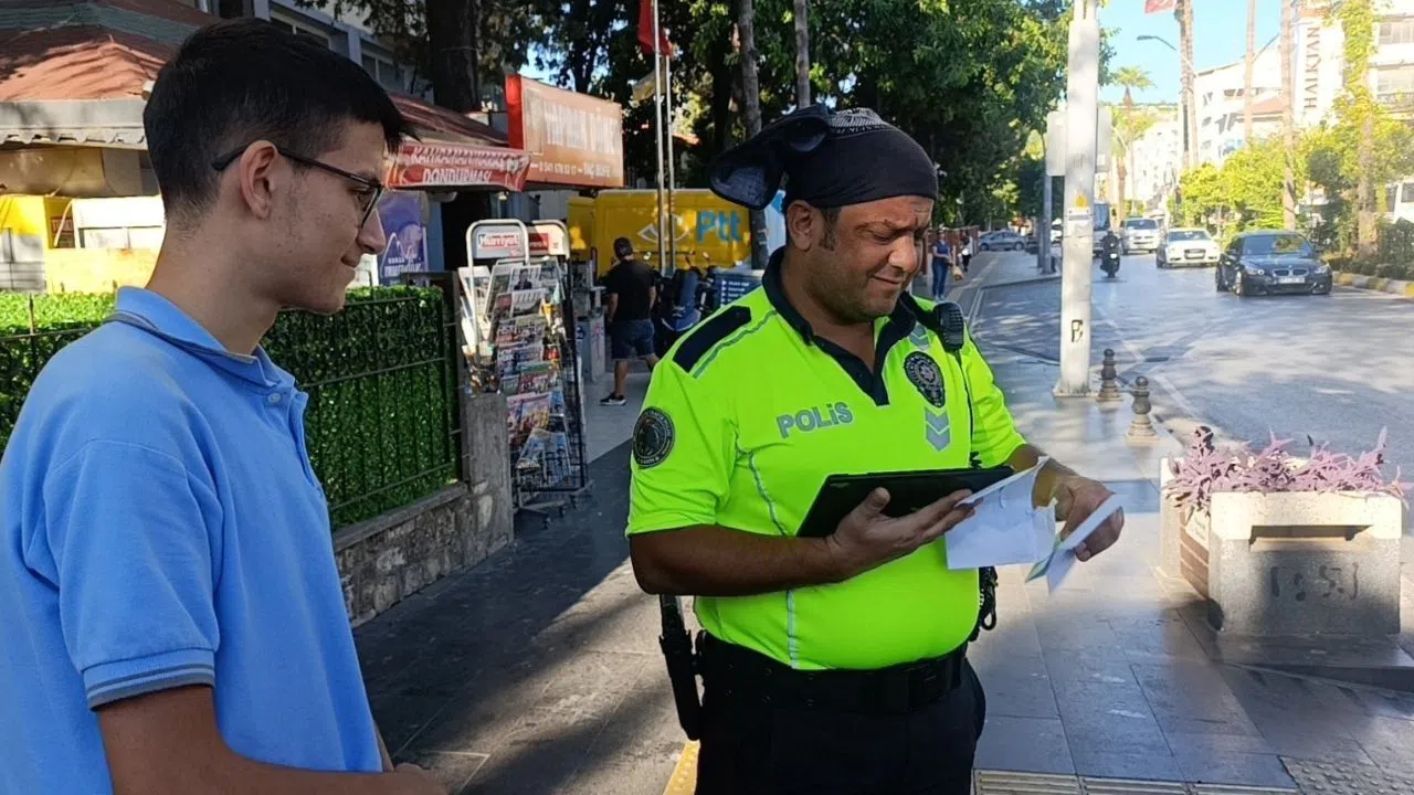 16 Yaşındaki Gencin Ehliyet Sevinci