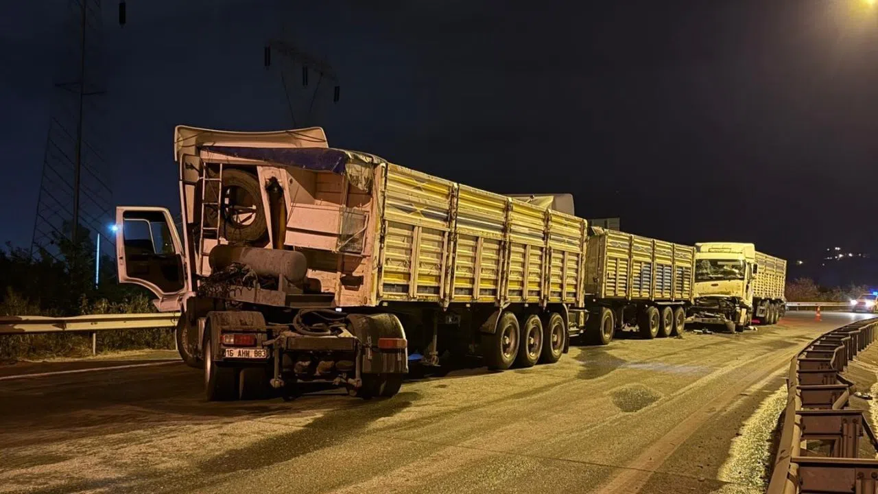 3 Tırın Karıştığı Zincirleme Kazada 1 Kişi Yaralandı