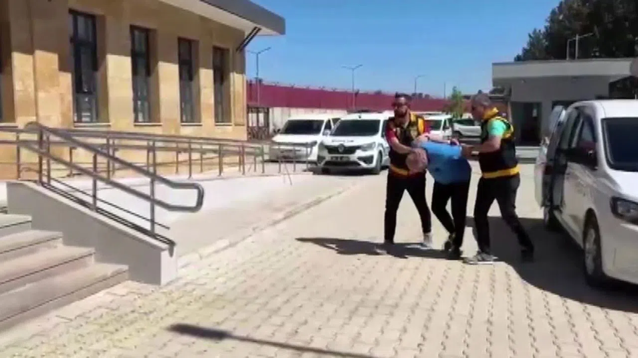 46 yıl 10 ay hapis cezası bulunan firari sokakta yakalandı