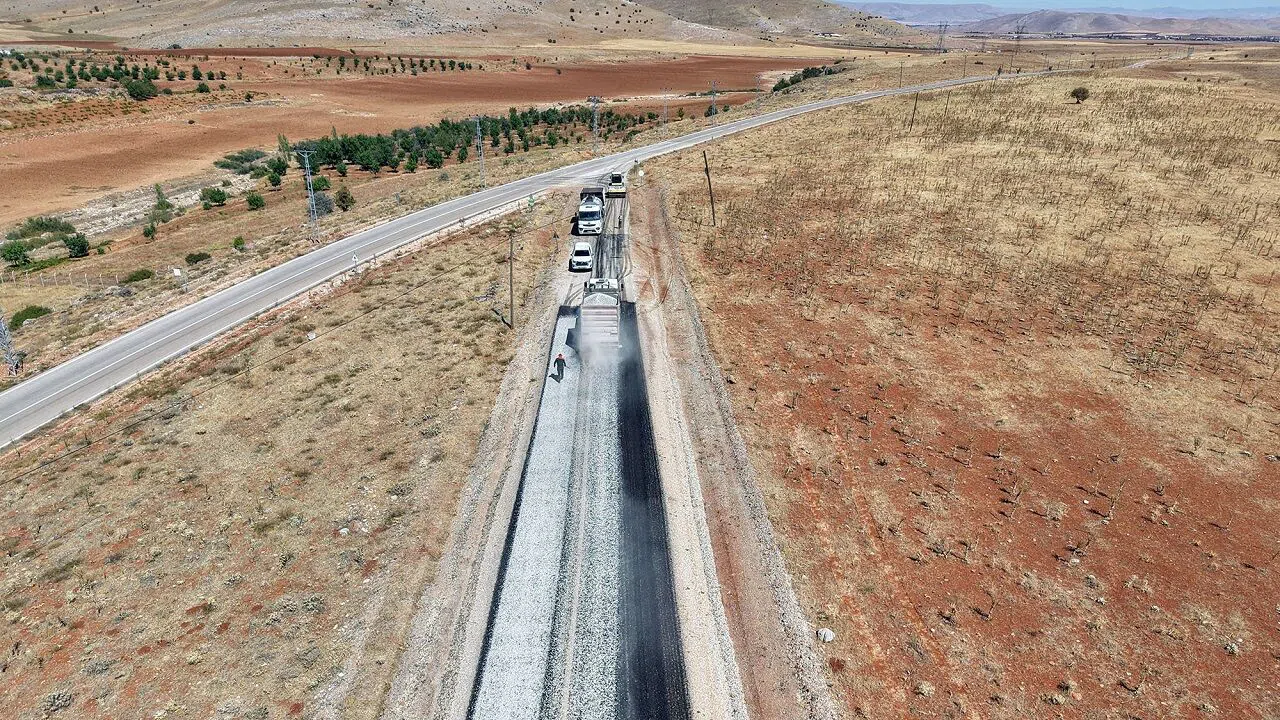 Kahramanmaraş’ta Afşin Örenderesi Yolunda Asfalt Çalışması Tamamlandı