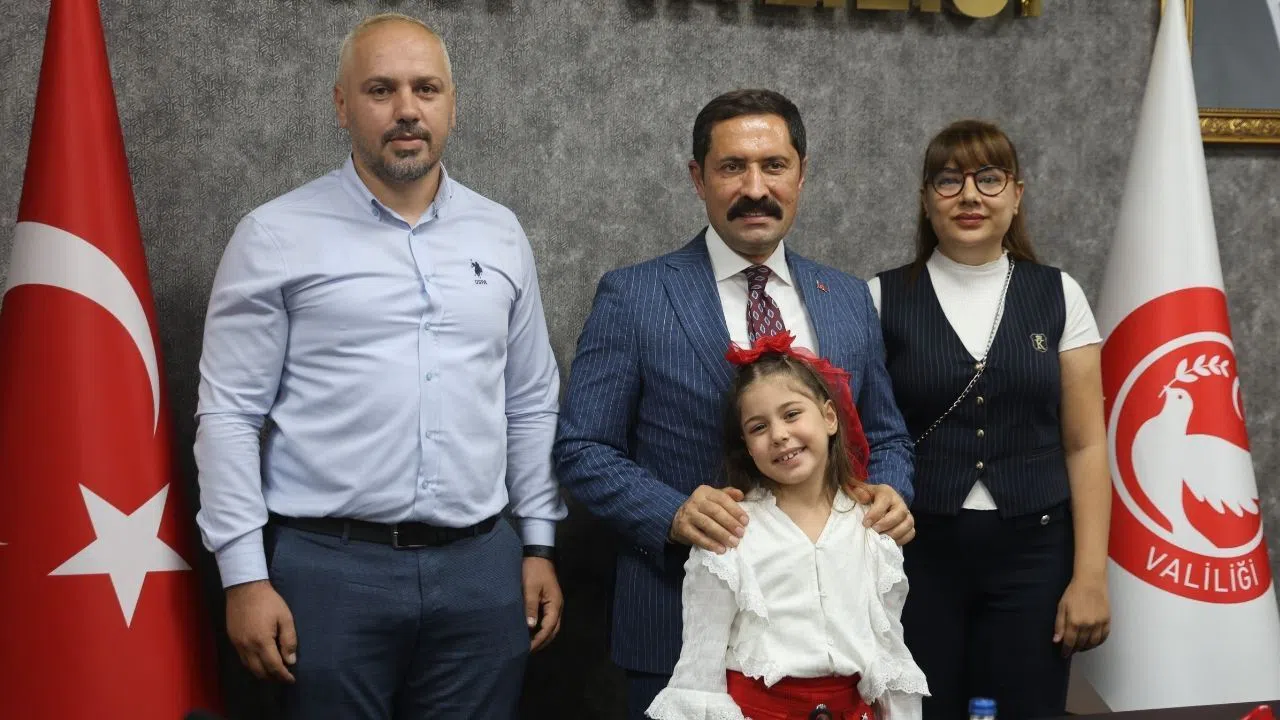 8 Yaşındaki Asya TEKNOFEST’te Birinci Oldu