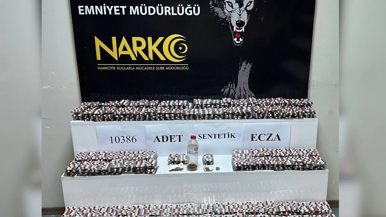 Operasyonda Binlerce Hap Ele Geçirildi, 3 Şüpheli Tutuklandı