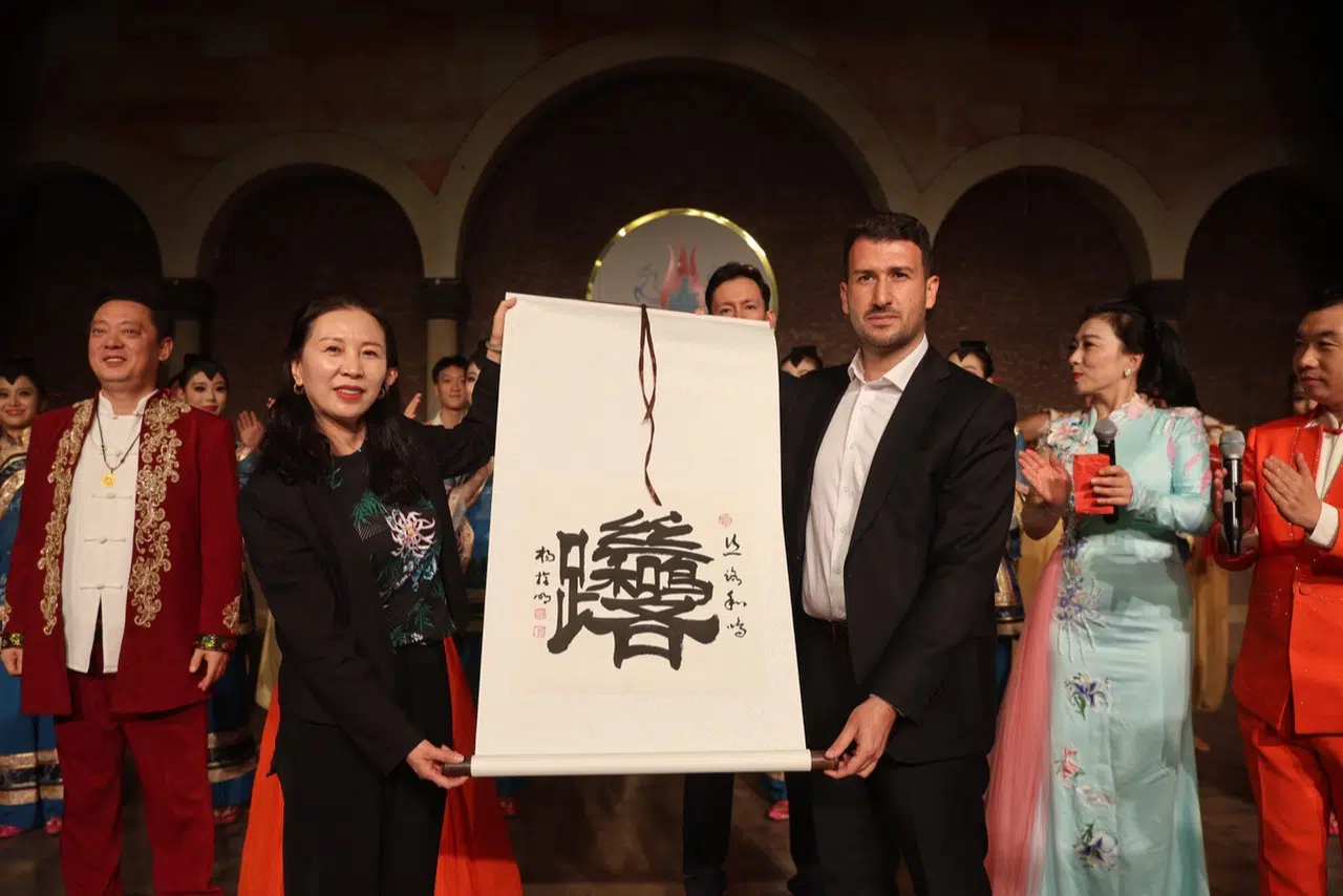 Çin Kültürü Dans Gösterisiyle Sanatseverlerle Buluştu