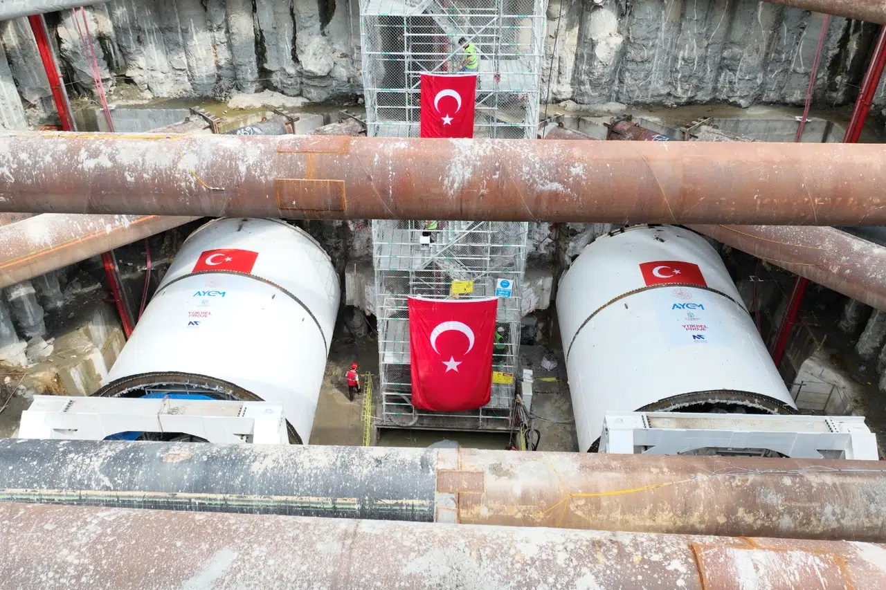 Dev köstebekler tünel açmaya başladı