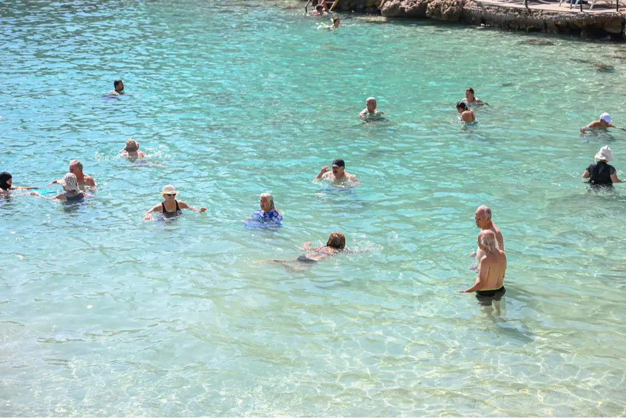 Emekliler denizde keyifli anlar yaşadı