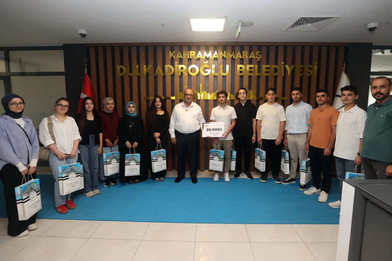 Kahramanmaraş Dulkadiroğlu'ndan YKS'de başarılı öğrencilere 20 bin TL destek